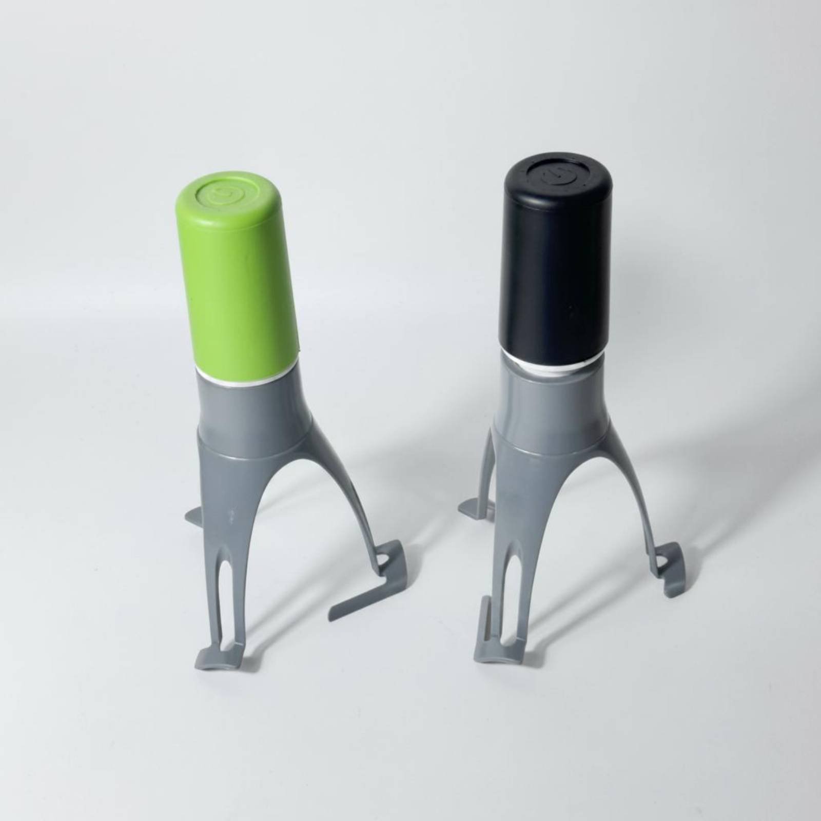 自動三角攪拌機 - ハンズフリー電動卵泡立て器＆キッチンミキ - Quirky Kitchen Gadgets のレビューと価格