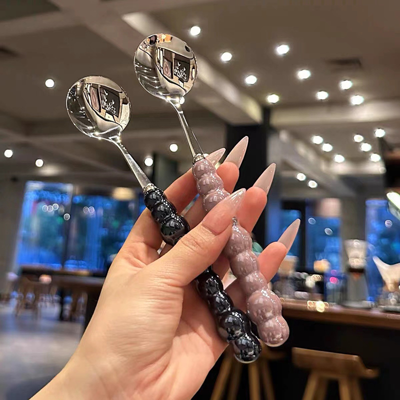 真珠のハンドルが付いたステンレス鋼の攪拌スプーン、カトラリー - Quirky Kitchen Gadgets のレビューと価格