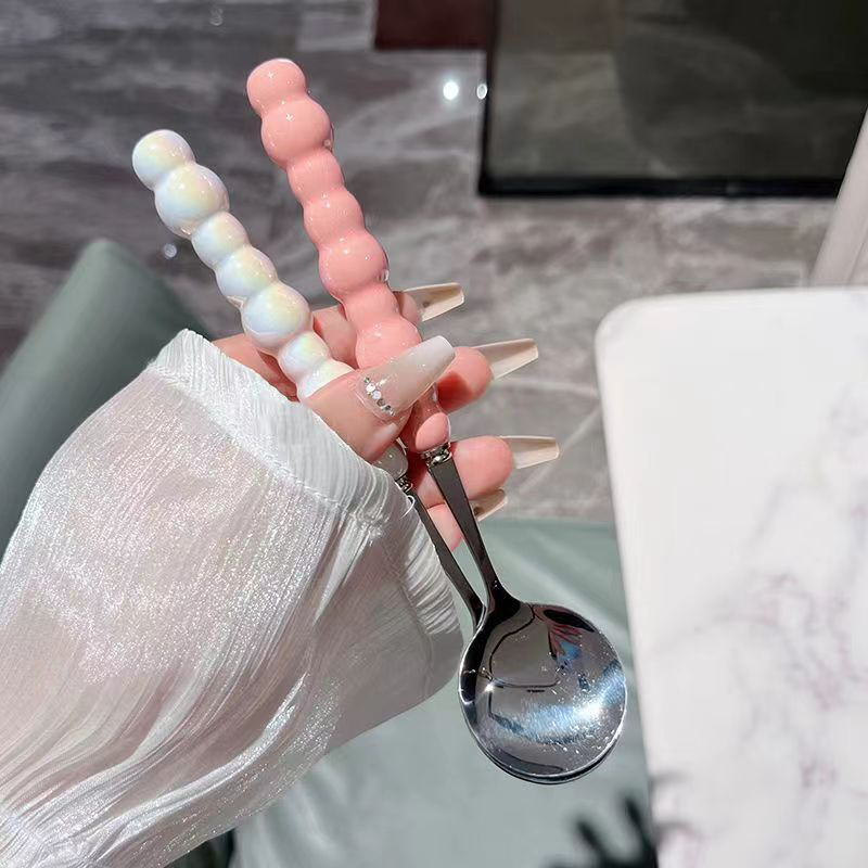 真珠のハンドルが付いたステンレス鋼の攪拌スプーン、カトラリー - Quirky Kitchen Gadgets のレビューと価格
