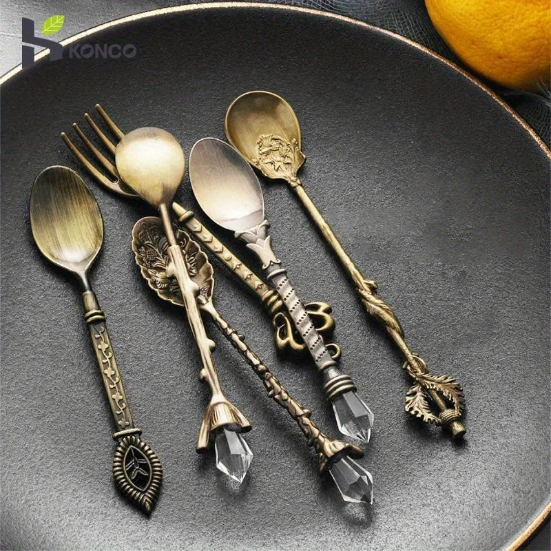 チゼルダの彫刻が施された金色のカットセット,ヴィンテージの彫 - Kitchen Gadgets Gold のレビューと価格