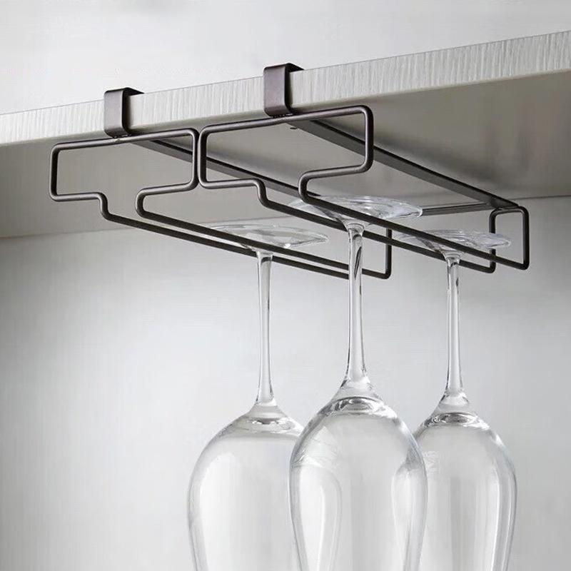 穴あけ不要の金属製ワイングラスホルダー - キャビネット下収 - Kitchen Gadgets Rack のレビューと価格
